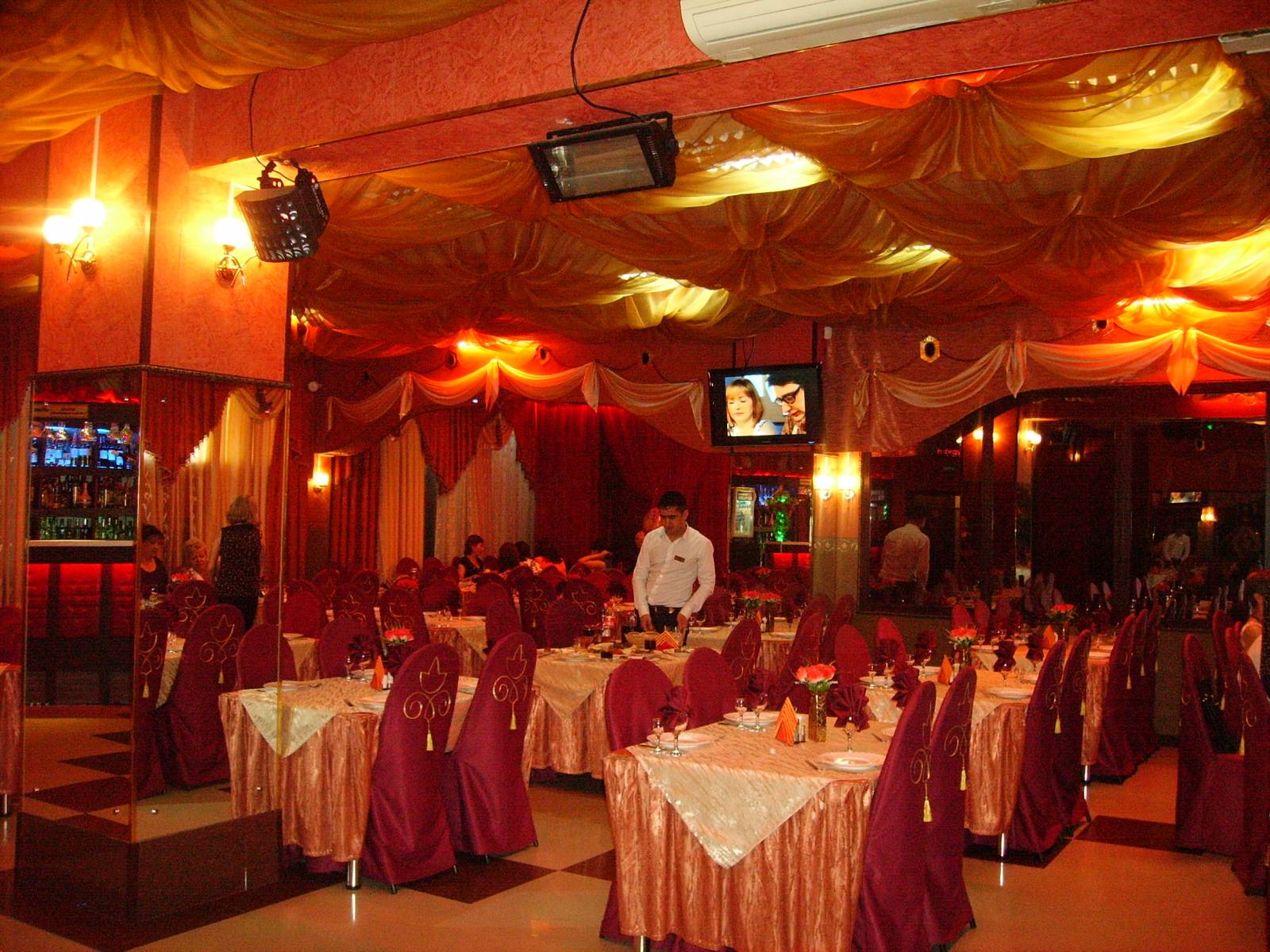 фотка помещения для мероприятия Кафе Падишах на 2 зала мест Краснодара